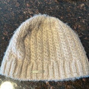 Beige beanie hat with fur lining